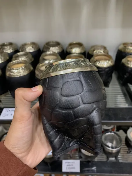 Mate Torpedo Alpaca Cincelado Cuero Croco